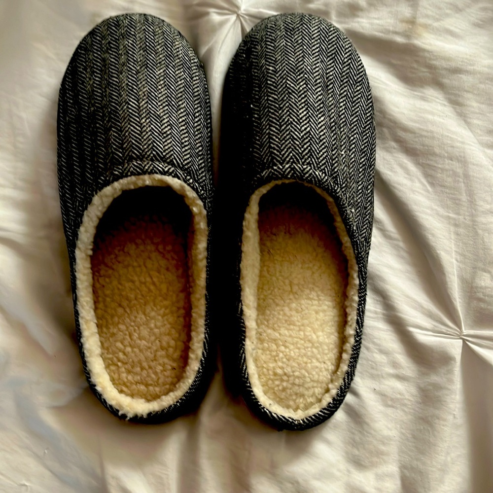 Slippers size large men’s